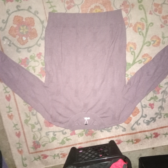 ARACH & CLOZ Lavender Knit Top - Picture 2 of 7